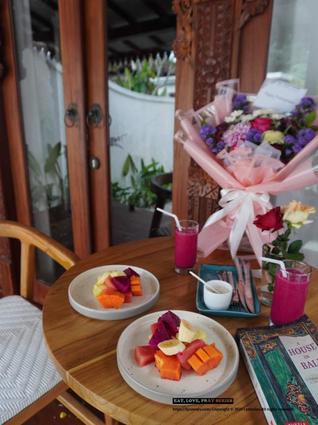 【峇里島烏布推薦】不只是一間Villa,Matahari Villa Ubud讓你住進峇里島的叢林詩篇(獨棟/泳池/五千內) 早餐看著池景與美美的花