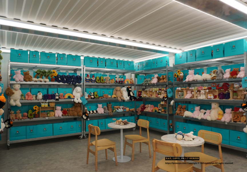 隱藏都市的加州小沙漠！皮爾卡登寢具台中旗艦店，關於法式生活感的睡眠美學｜義大利床墊、全台最齊JellyCat！