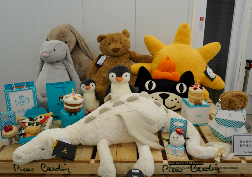 隱藏都市的加州小沙漠！皮爾卡登寢具台中旗艦店，關於法式生活感的睡眠美學｜義大利床墊、全台最齊JellyCat！