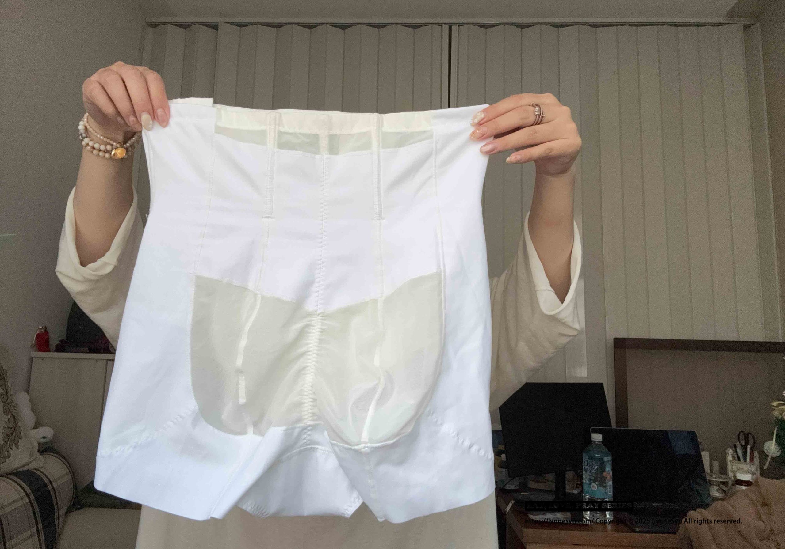 收腹褲怎麼選？TIBI小妖收腹推推褲，讓我重新拿出緊身洋裝