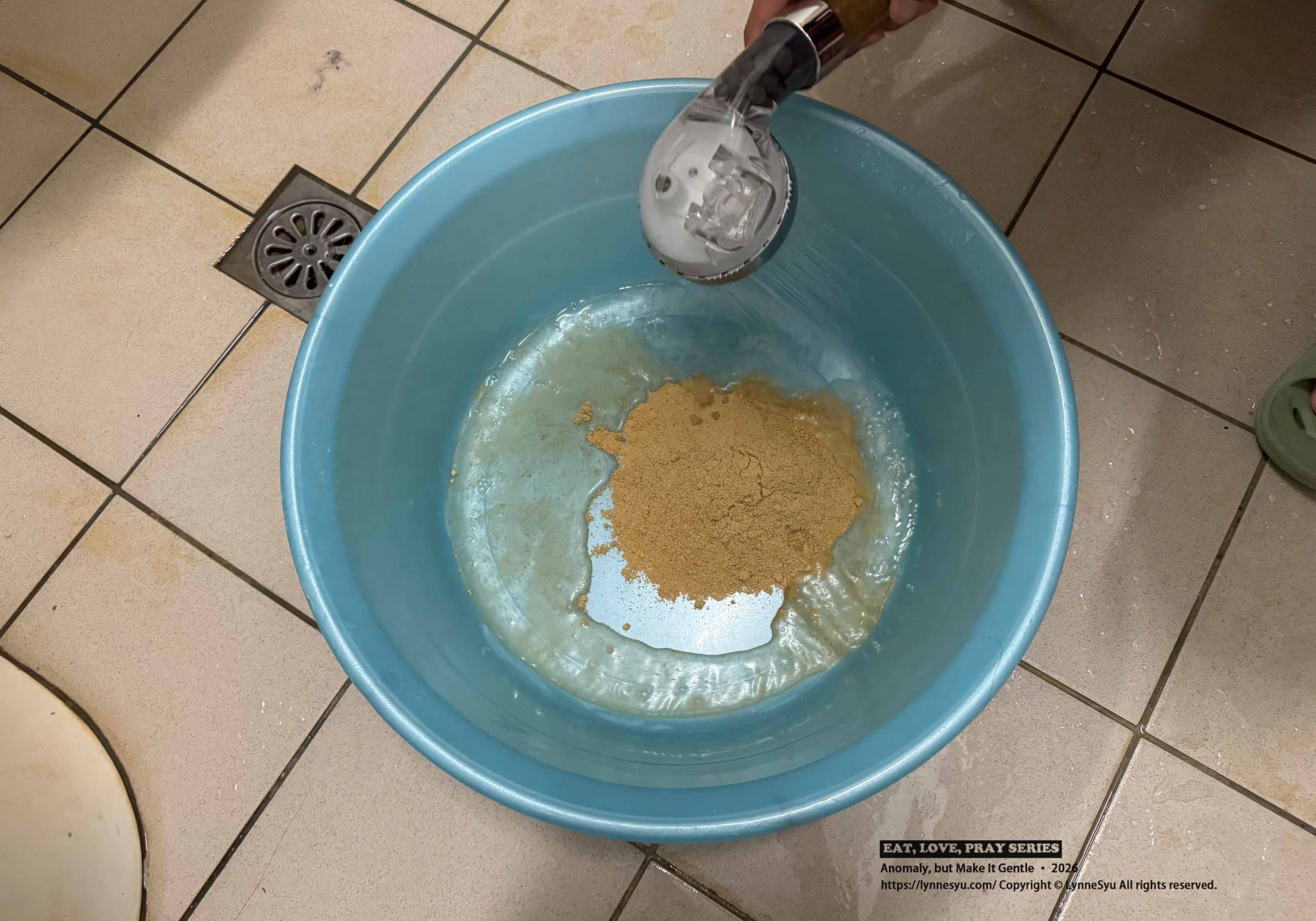 三層透天厝的馬桶日常，靠【綠大地化糞清】搞定臭味與通水問題