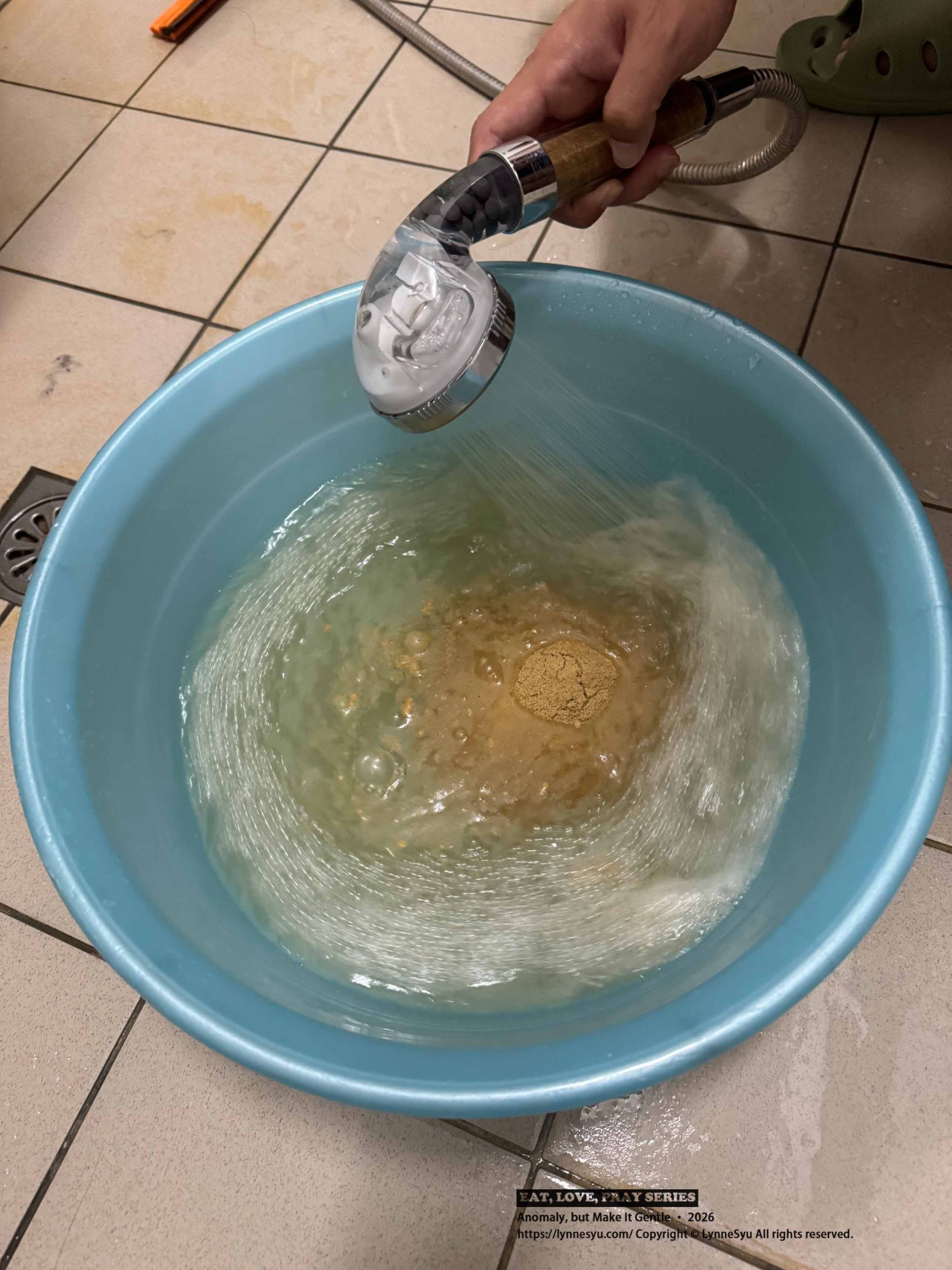 三層透天厝的馬桶日常，靠【綠大地化糞清】搞定臭味與通水問題